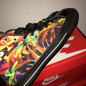 EXOTIC DRESS SHOES SIZE 9 US (MEN)